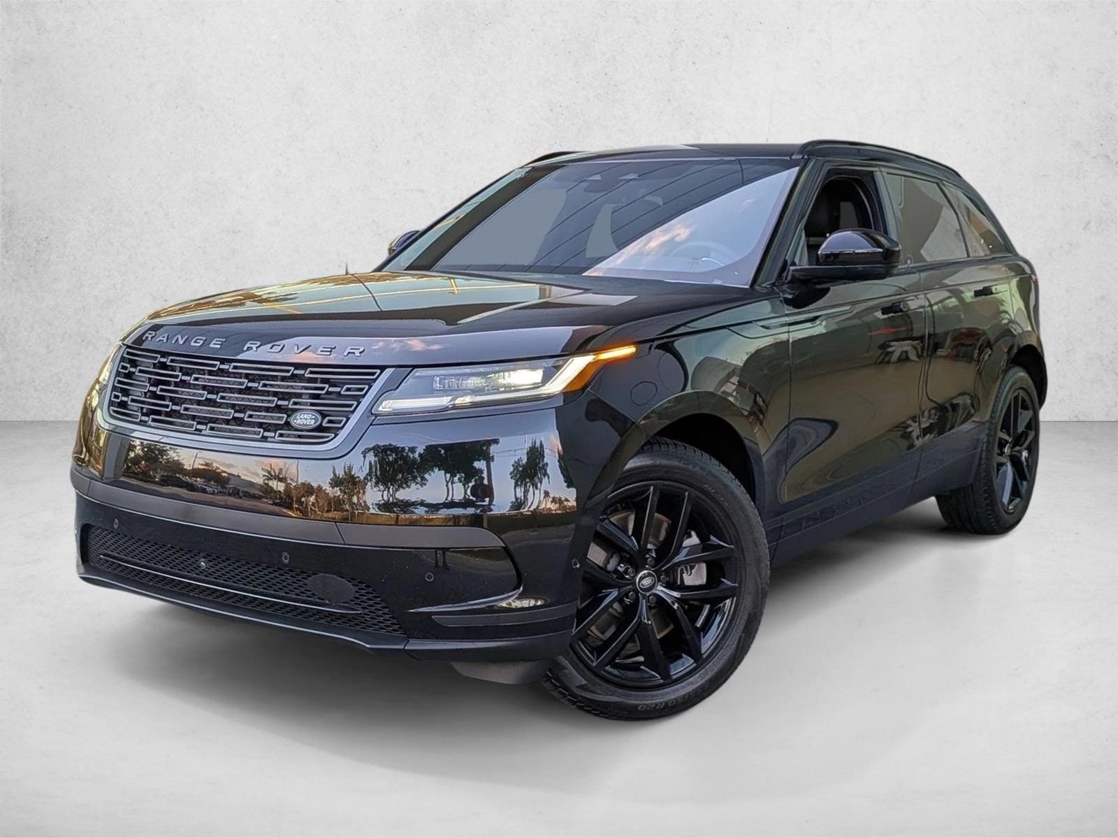 2026 Land Rover Range Rover Velar S's photo