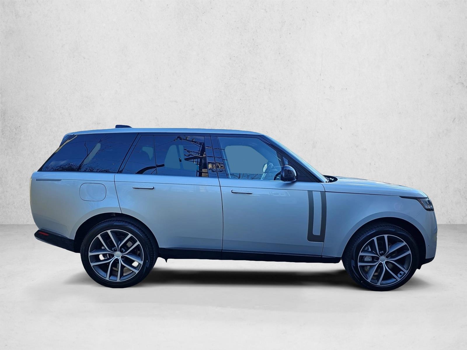 2025 Land Rover Range Rover SE photo 4
