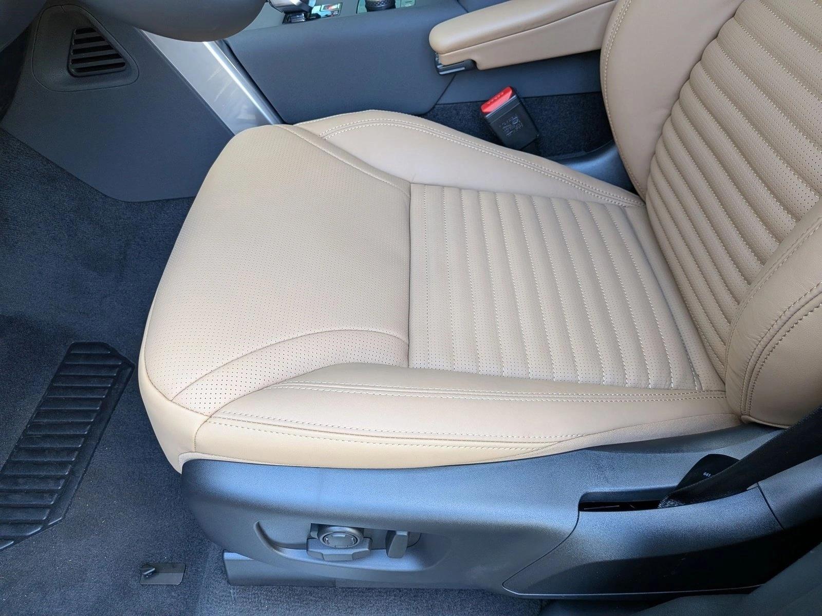 2026 Land Rover Discovery photo 4