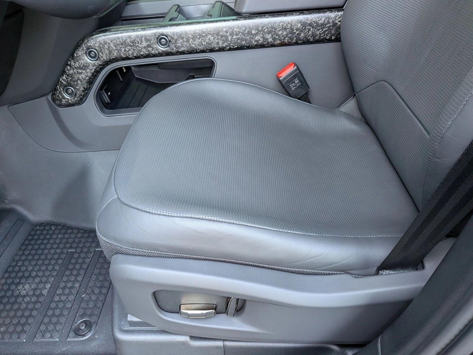 2026 Land Rover Defender OCTA Black - Photo 4