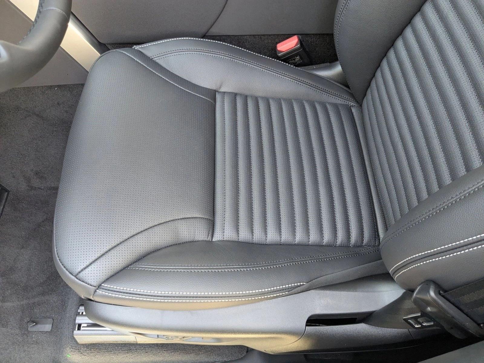 2025 Land Rover Discovery P300 S photo 2