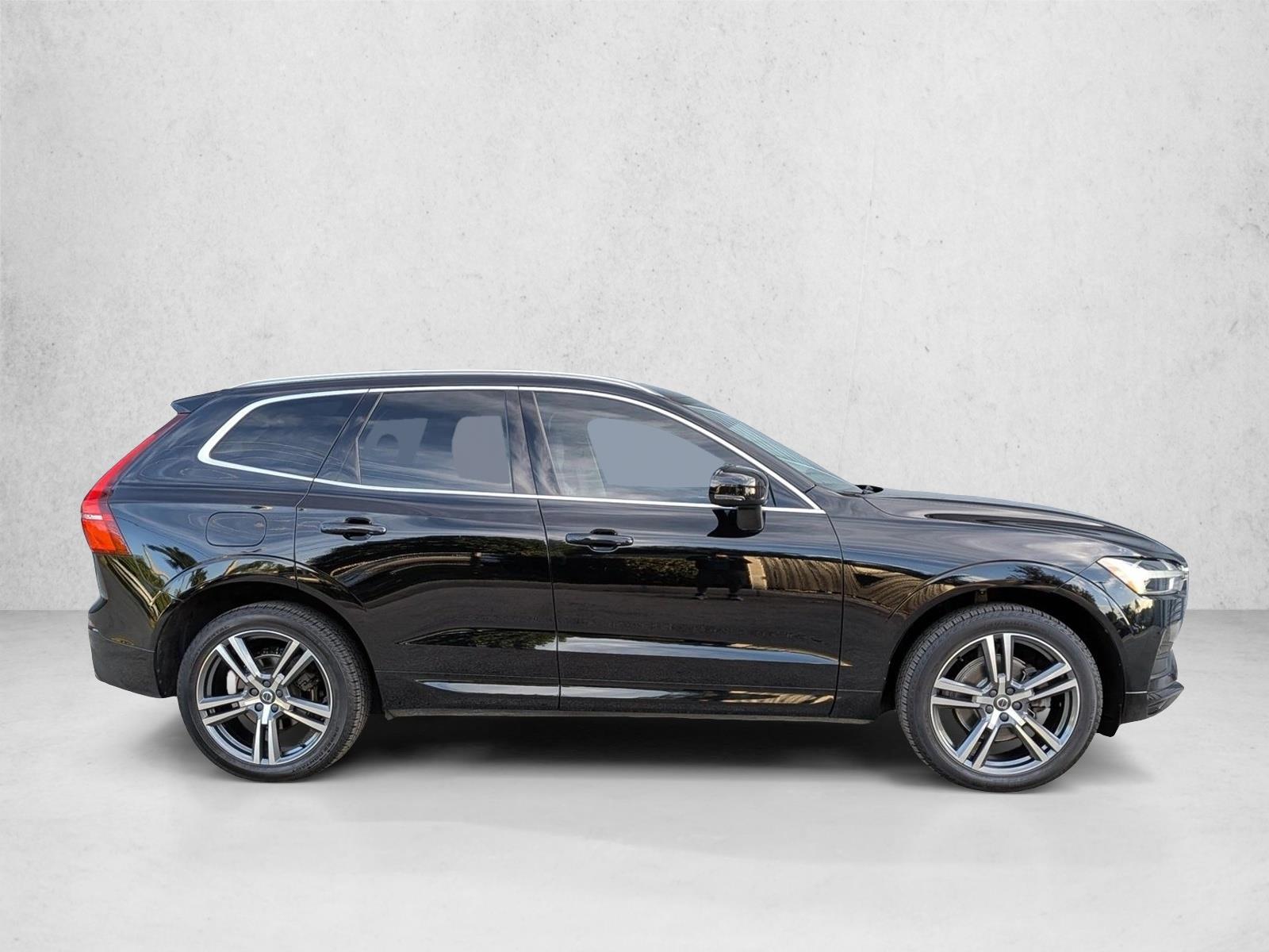 2020 Volvo XC60 T5 Momentum photo 4