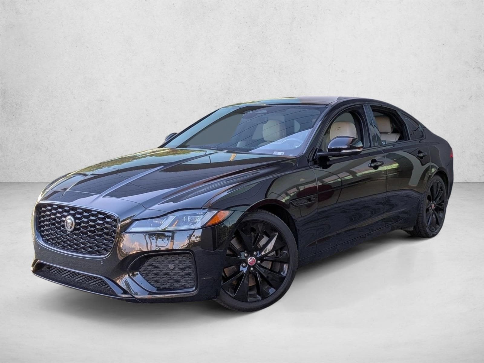 2022 Jaguar XF P250 SE's photo