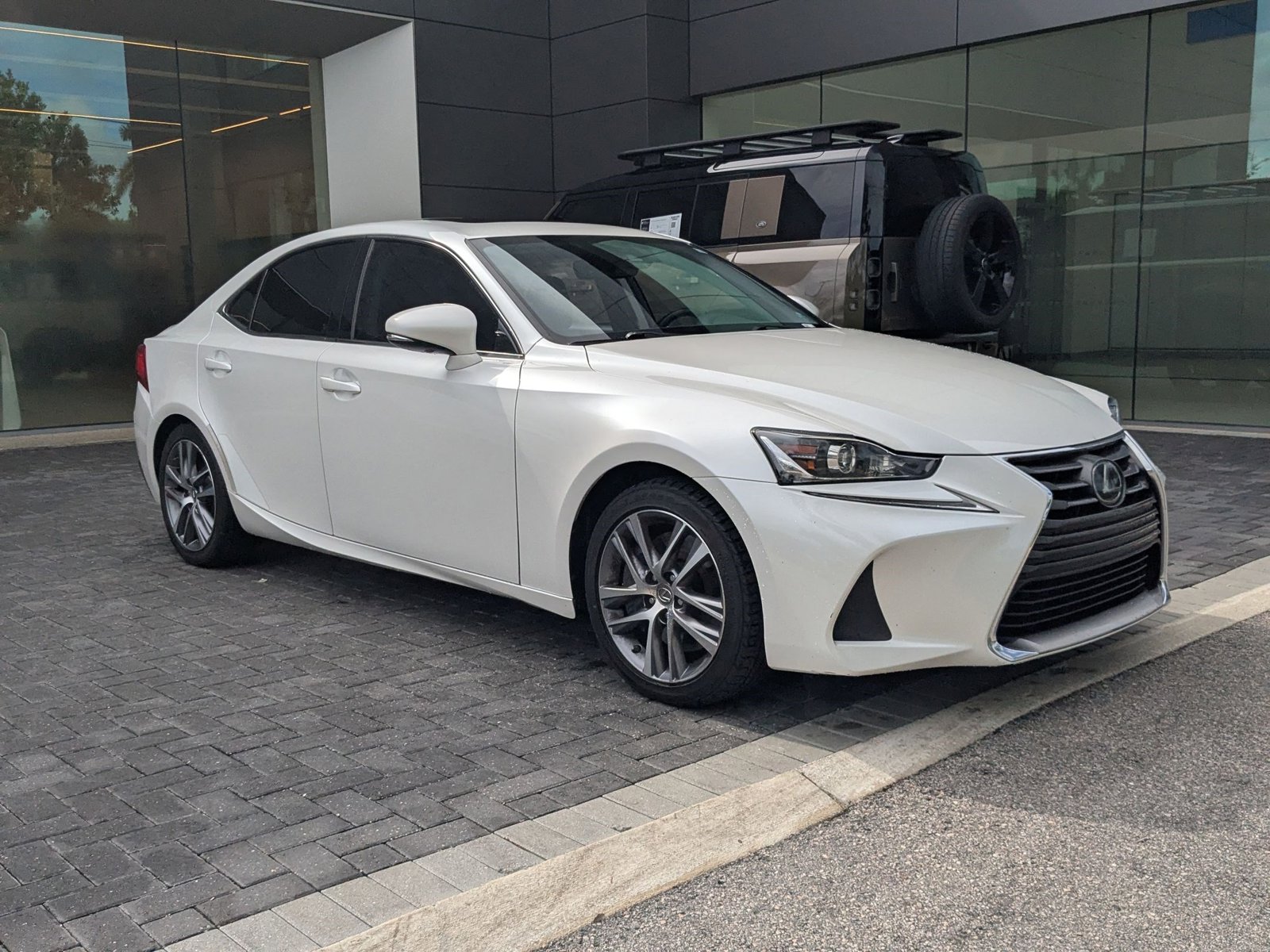 2019 Lexus IS 300 photo 2