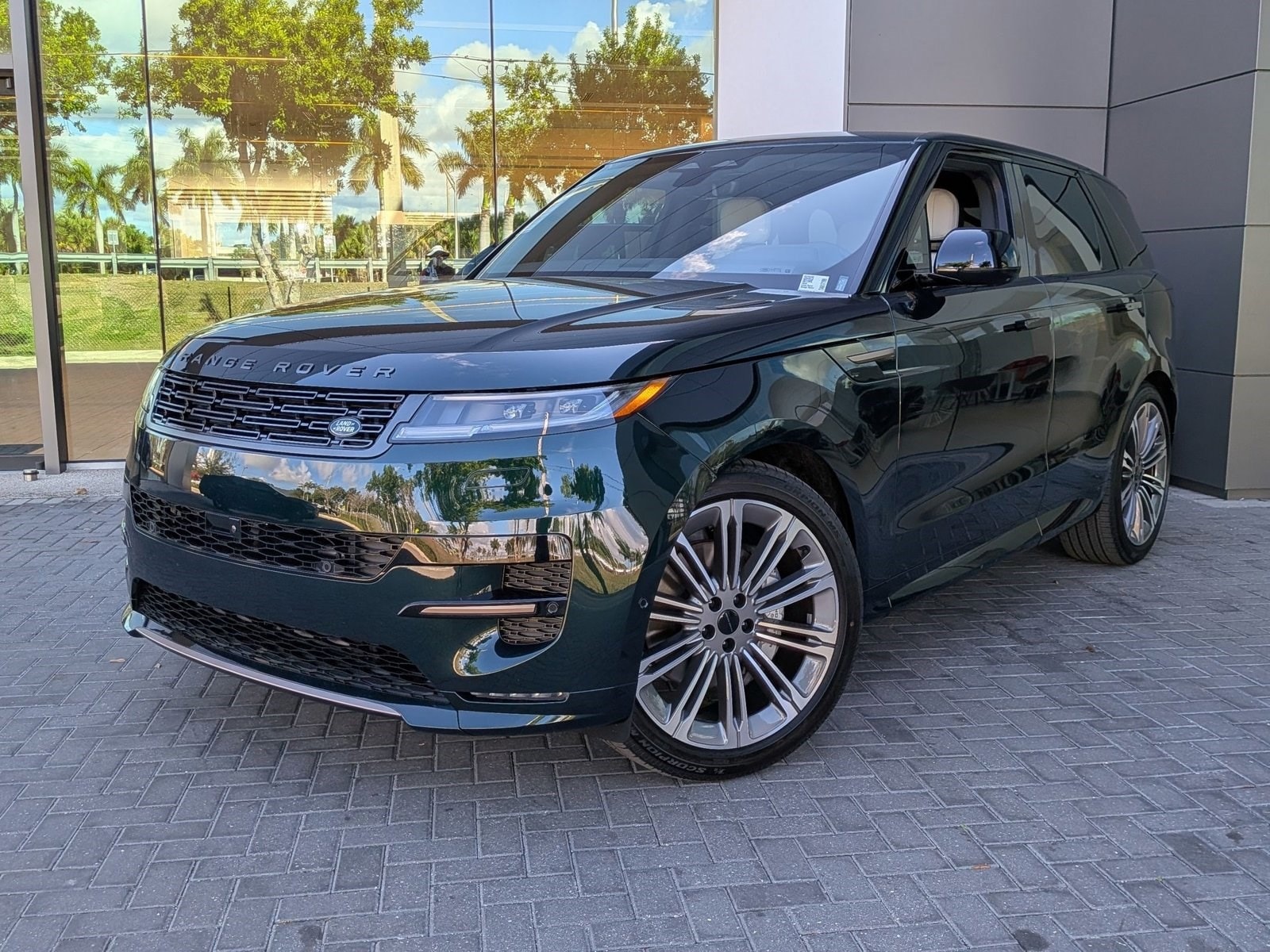 2026 Land Rover Range Rover Sport Dynamic SE's photo