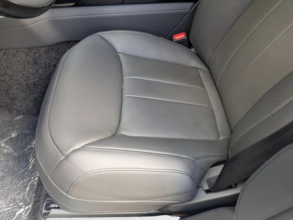 New 2025 Land Rover Range Rover SE Sport Utility