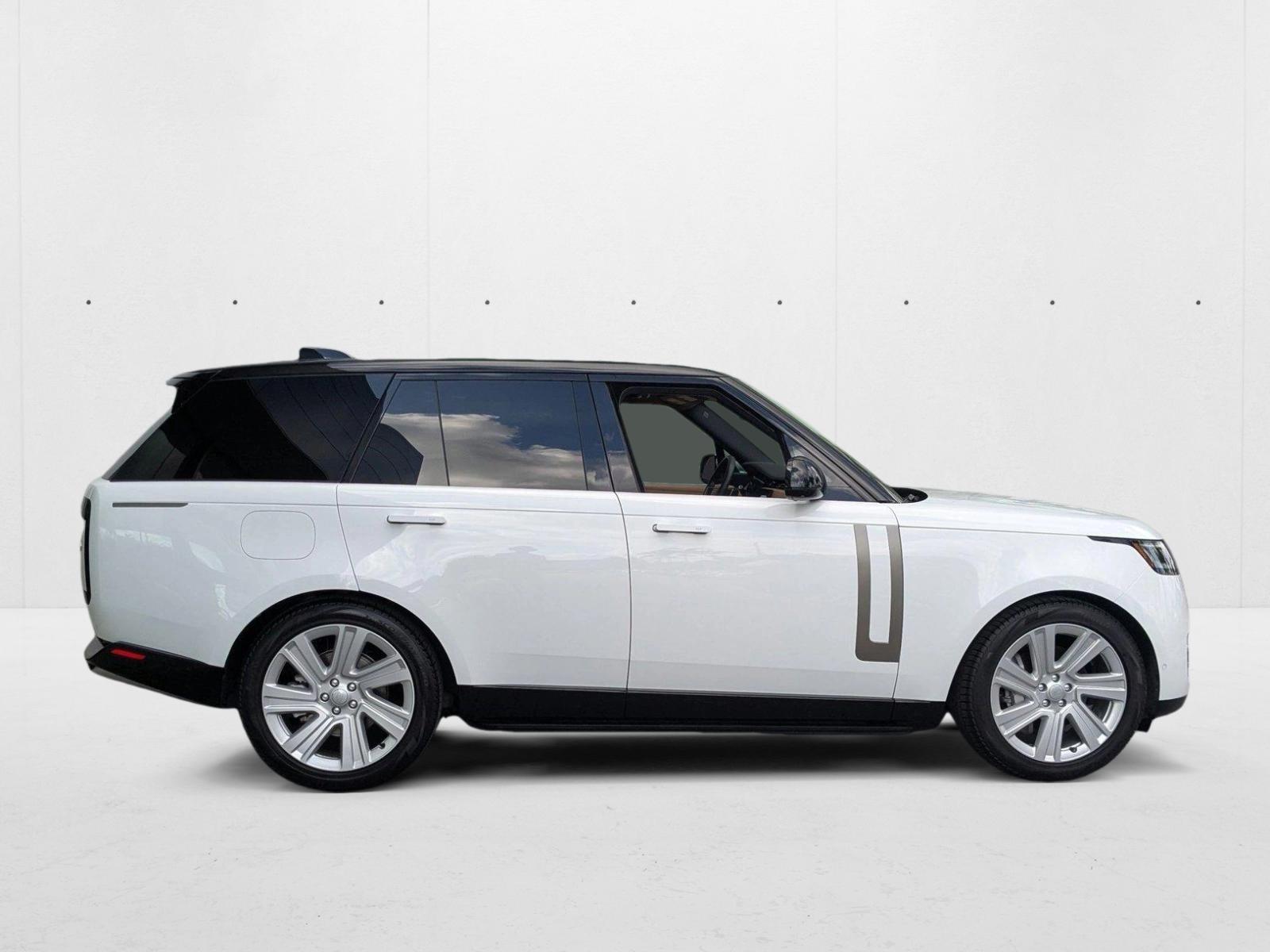 2023 Land Rover Range Rover SE photo 4