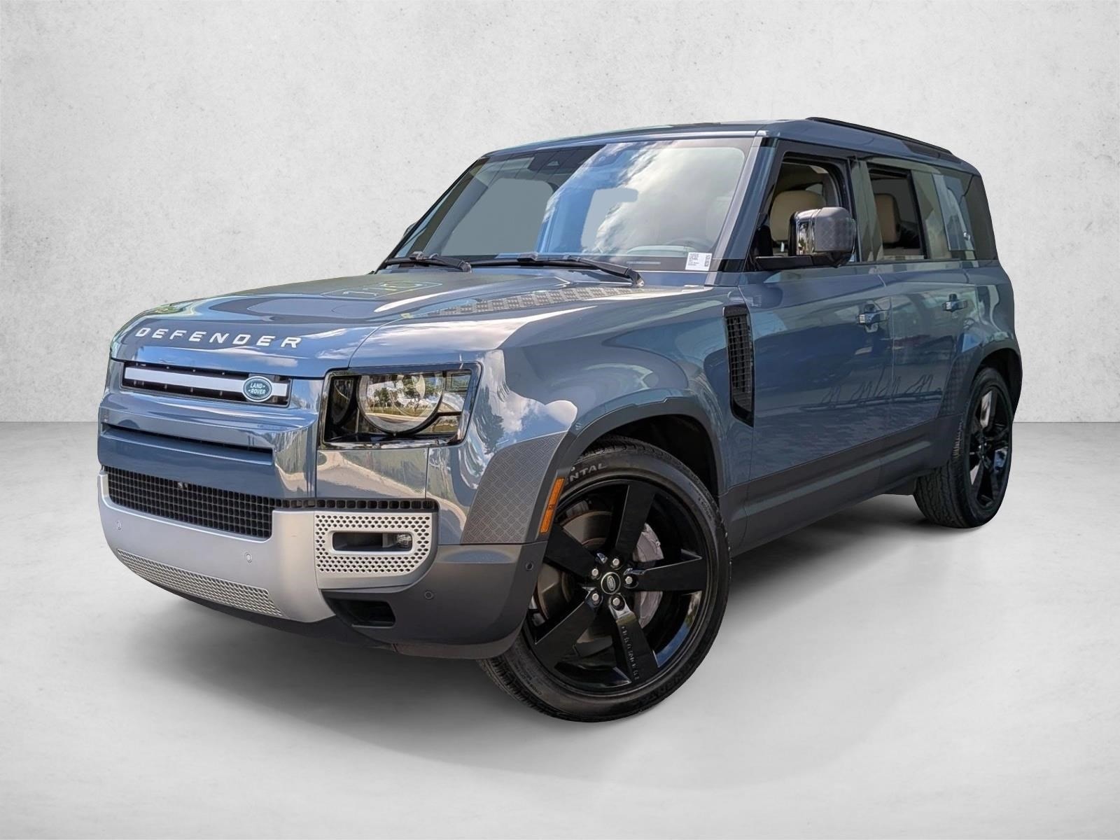 2021 Land Rover Defender SE's photo