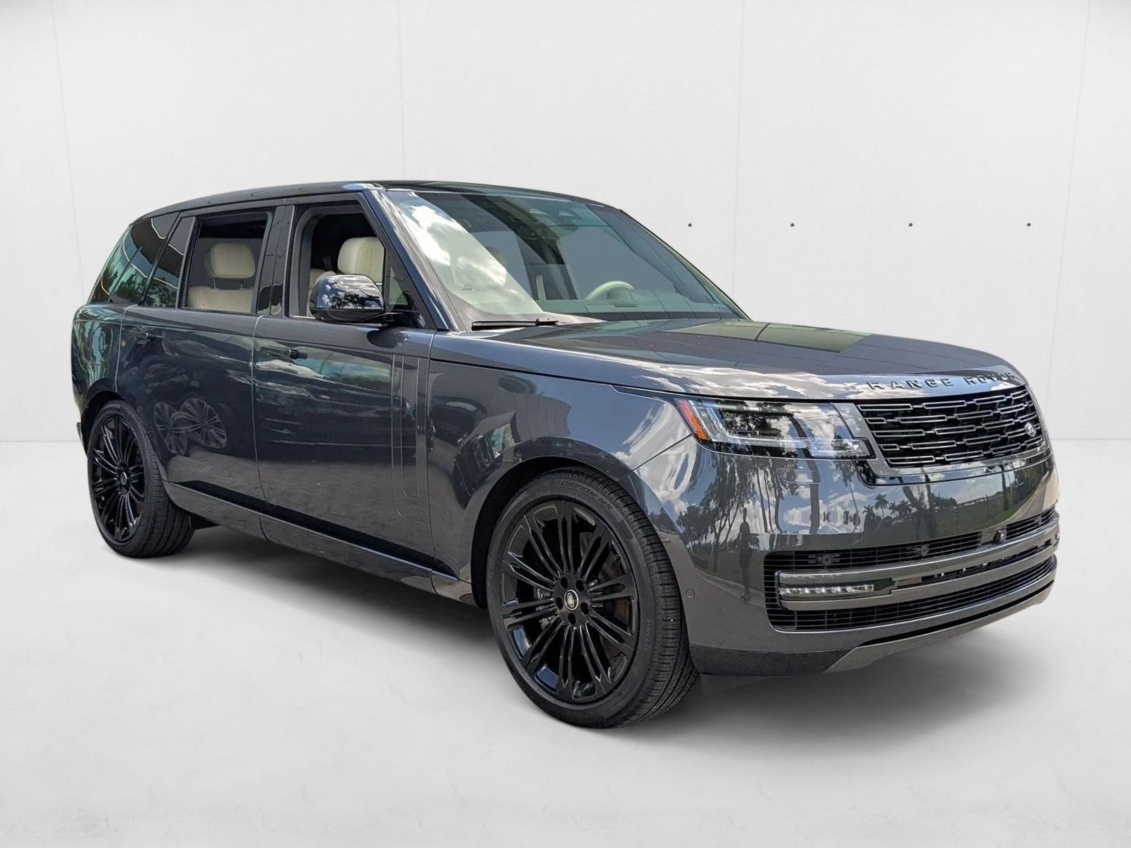 2025 Land Rover Range Rover SE photo 3