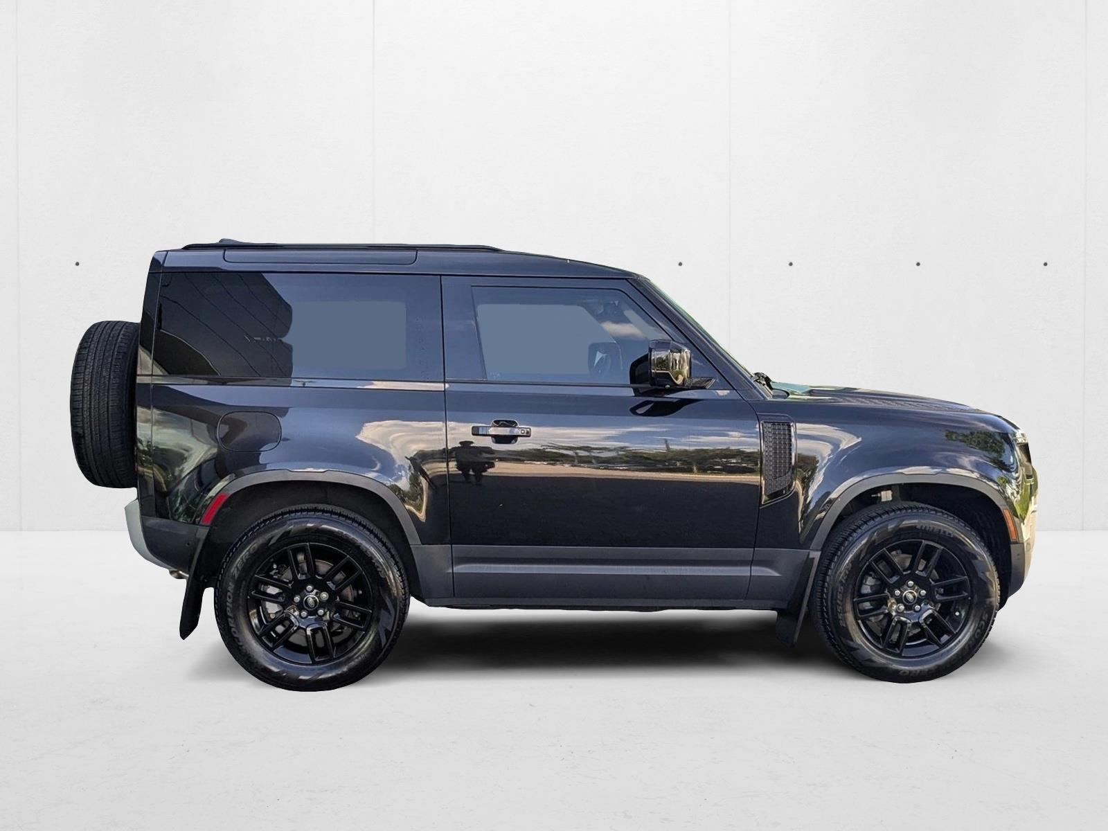 2023 Land Rover Defender 90 S photo 3