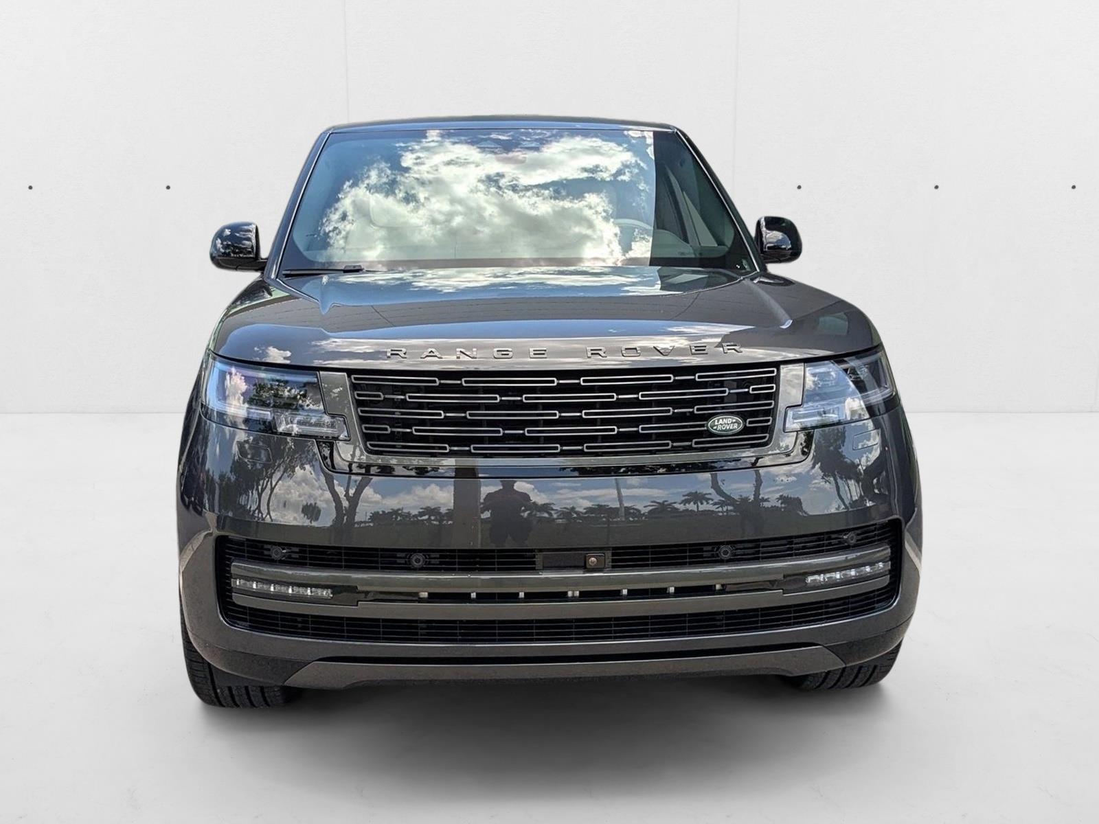2025 Land Rover Range Rover SE photo 2