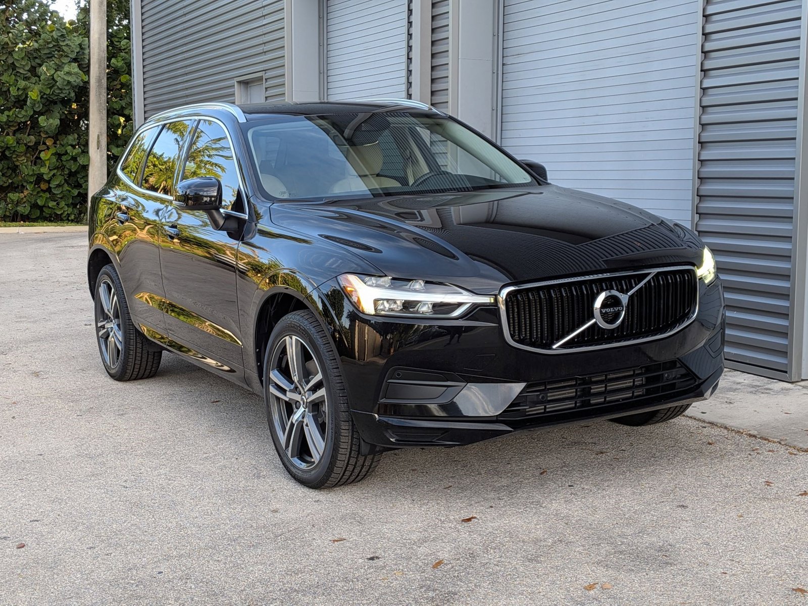 2020 Volvo XC60 T5 Momentum photo 3