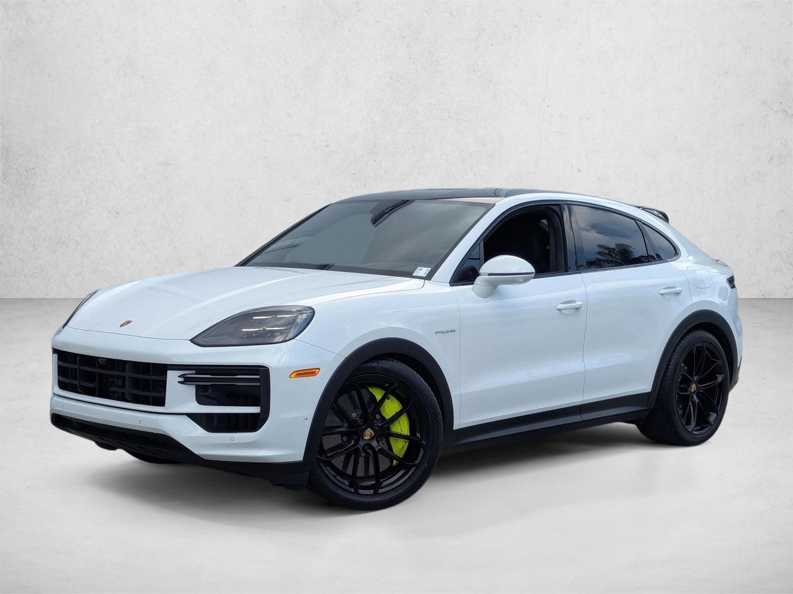 2024 Porsche Cayenne Turbo E-Hybrid's photo