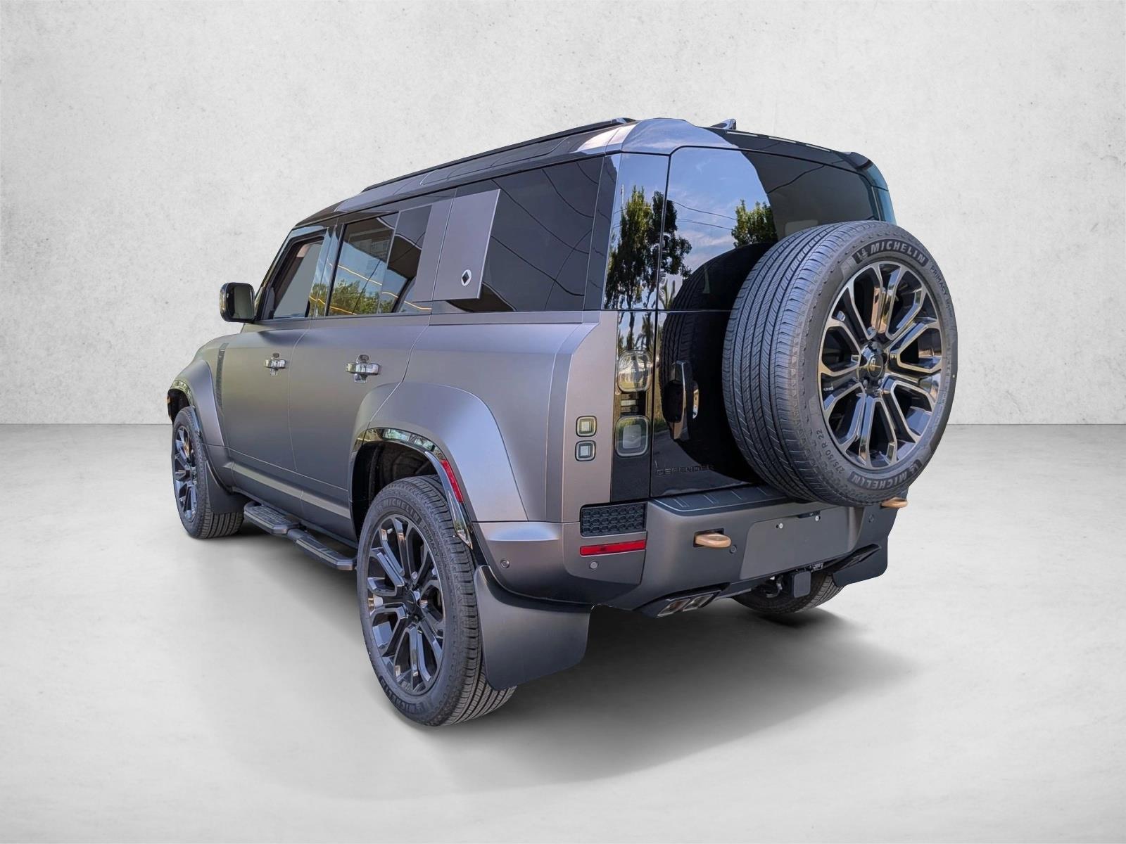 2026 Land Rover Defender OCTA - Photo 8
