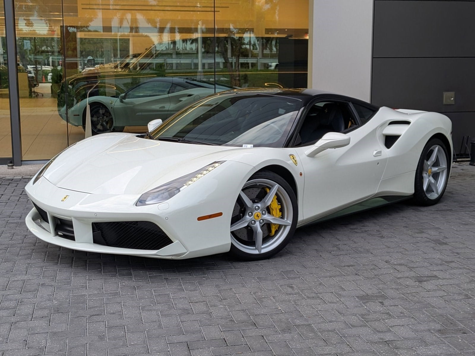 2018 Ferrari 488 -'s photo