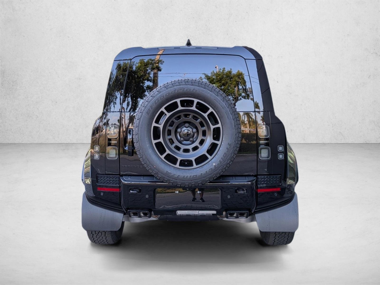 2026 Land Rover Defender OCTA Black - Photo 7