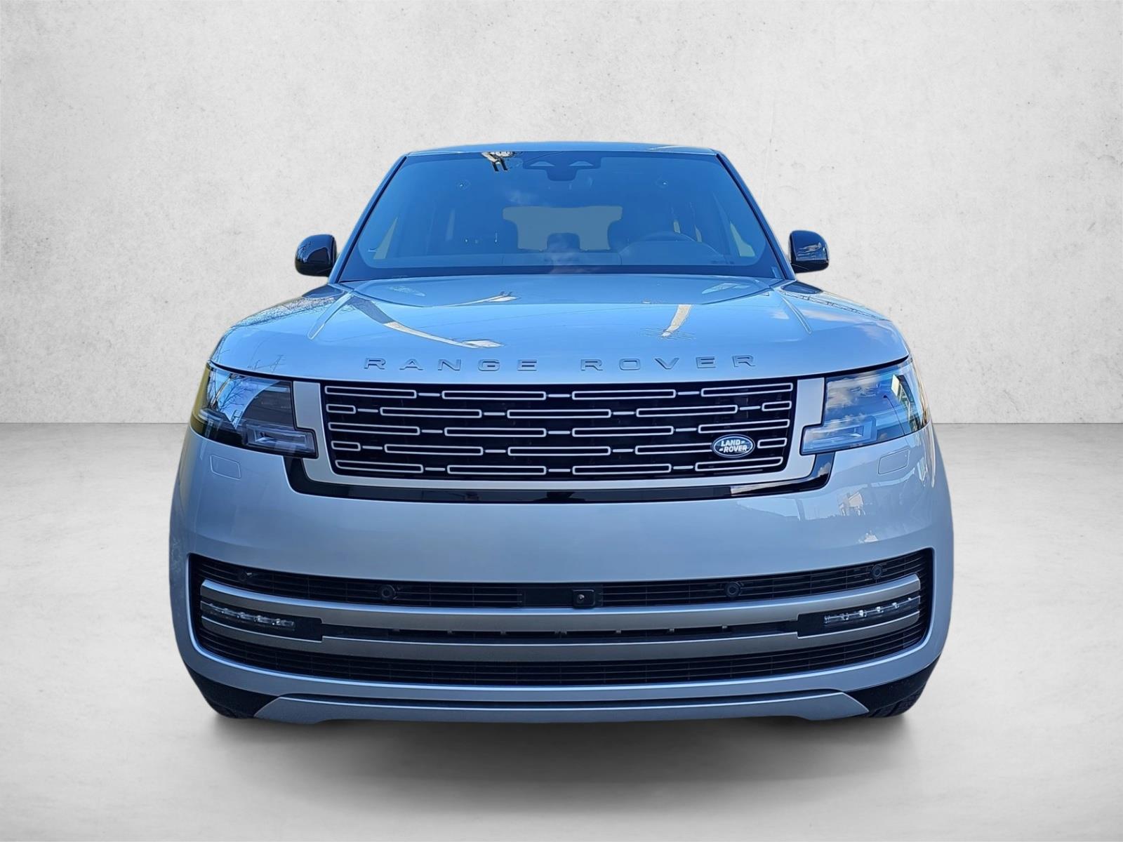 2025 Land Rover Range Rover SE photo 2