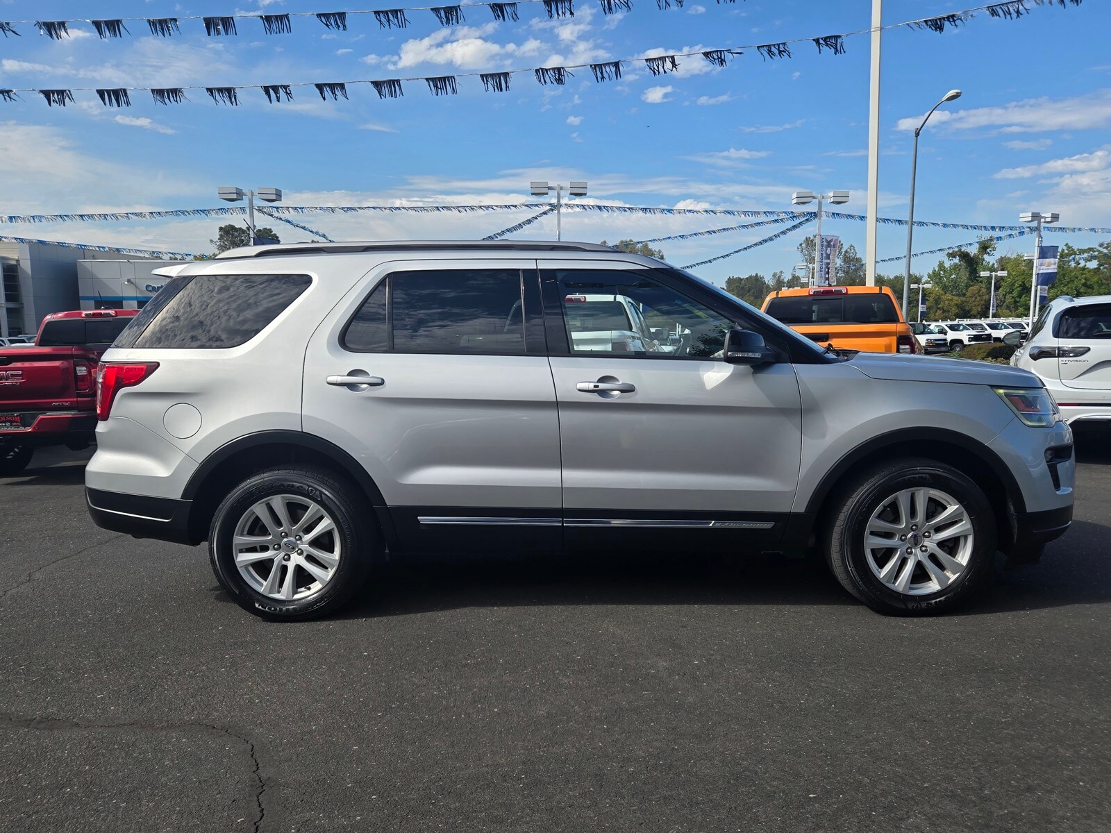 2018 Ford Explorer XLT photo 3
