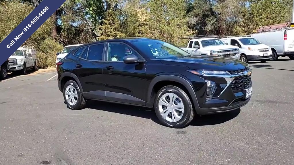2026 Chevrolet Trax LS photo 2