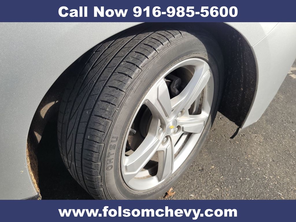 2018 Chevrolet Volt LT photo 2