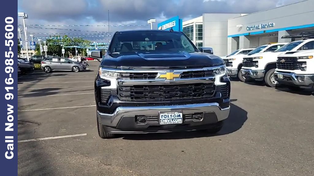 2025 Chevrolet Silverado 1500 LT photo 3