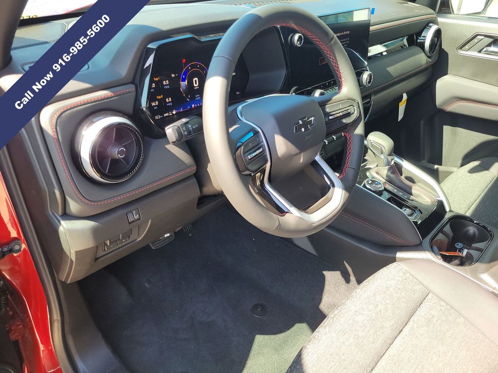 2025 Chevrolet Colorado Z71 photo 2