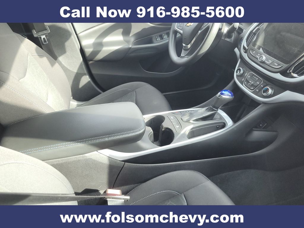 2018 Chevrolet Volt LT photo 3