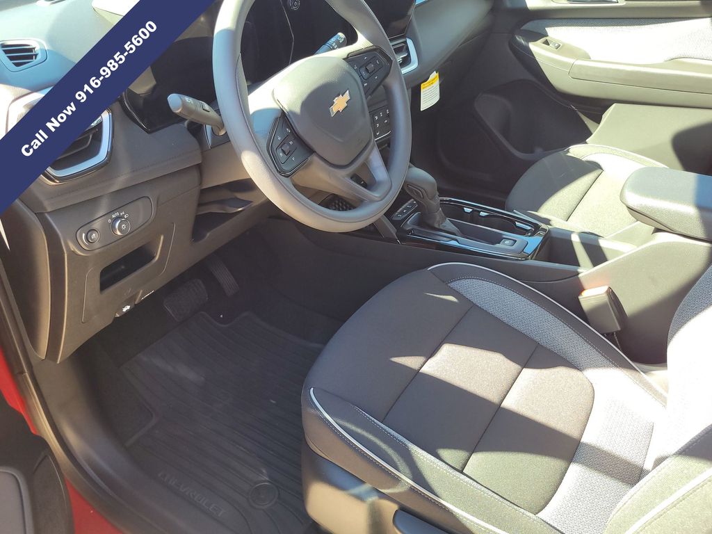 2026 Chevrolet Trailblazer LS photo 2