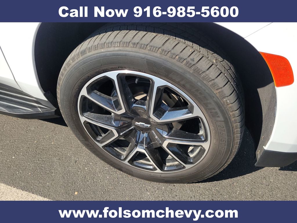 2021 Chevrolet Suburban RST photo 2