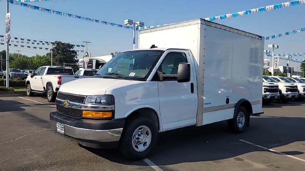 2024 Chevrolet Express Cutaway 3500 photo 4