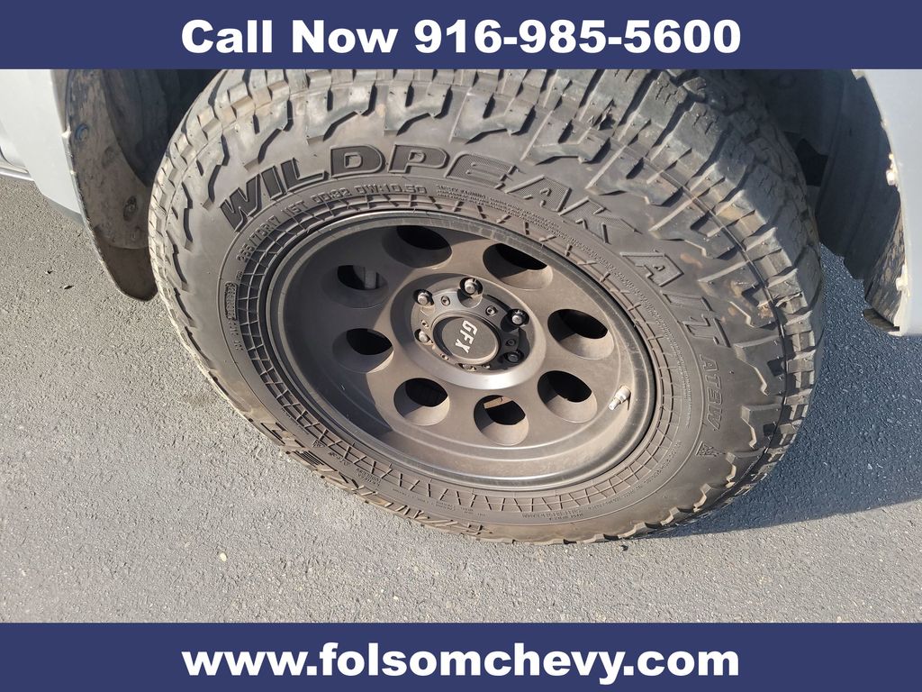 2018 Toyota 4Runner SR5 photo 2