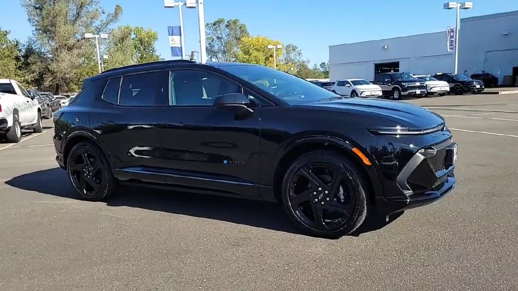 2026 Chevrolet Equinox EV 3RS photo 2