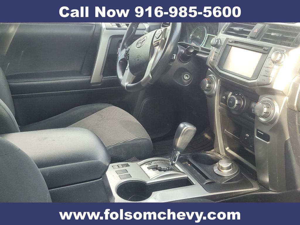 2018 Toyota 4Runner SR5 photo 3