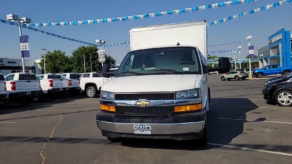 2024 Chevrolet Express Cutaway 3500 photo 3