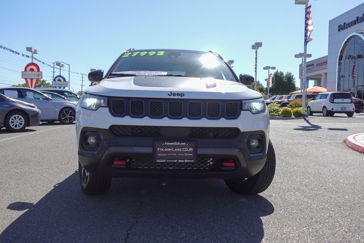 2023 Jeep Compass Trailhawk photo 2
