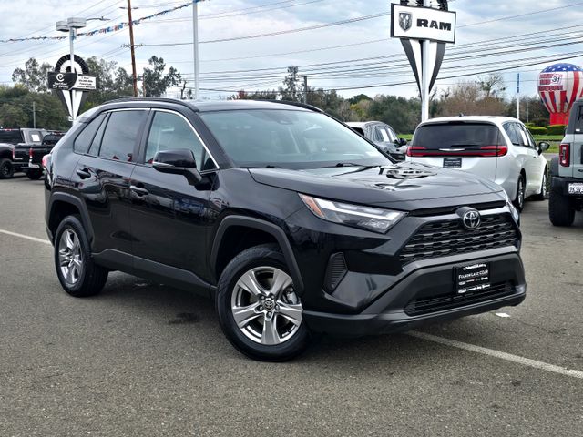 2024 Toyota RAV4 XLE's photo