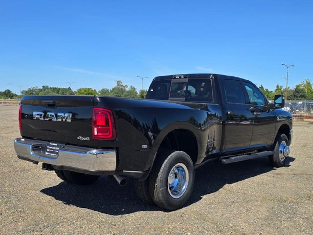New 2026 Ram 3500 TRADESMAN CREW CAB 4X4 8' BOX Pickup