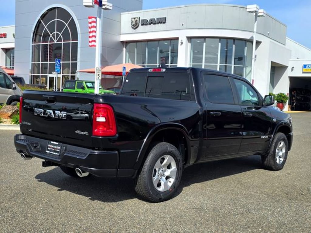 New 2026 Ram 1500 BIG HORN CREW CAB 4X4 5'7 BOX Pickup