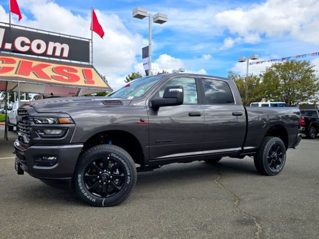 New 2026 Ram 2500 BIG HORN CREW CAB 4X4 6'4 BOX Pickup