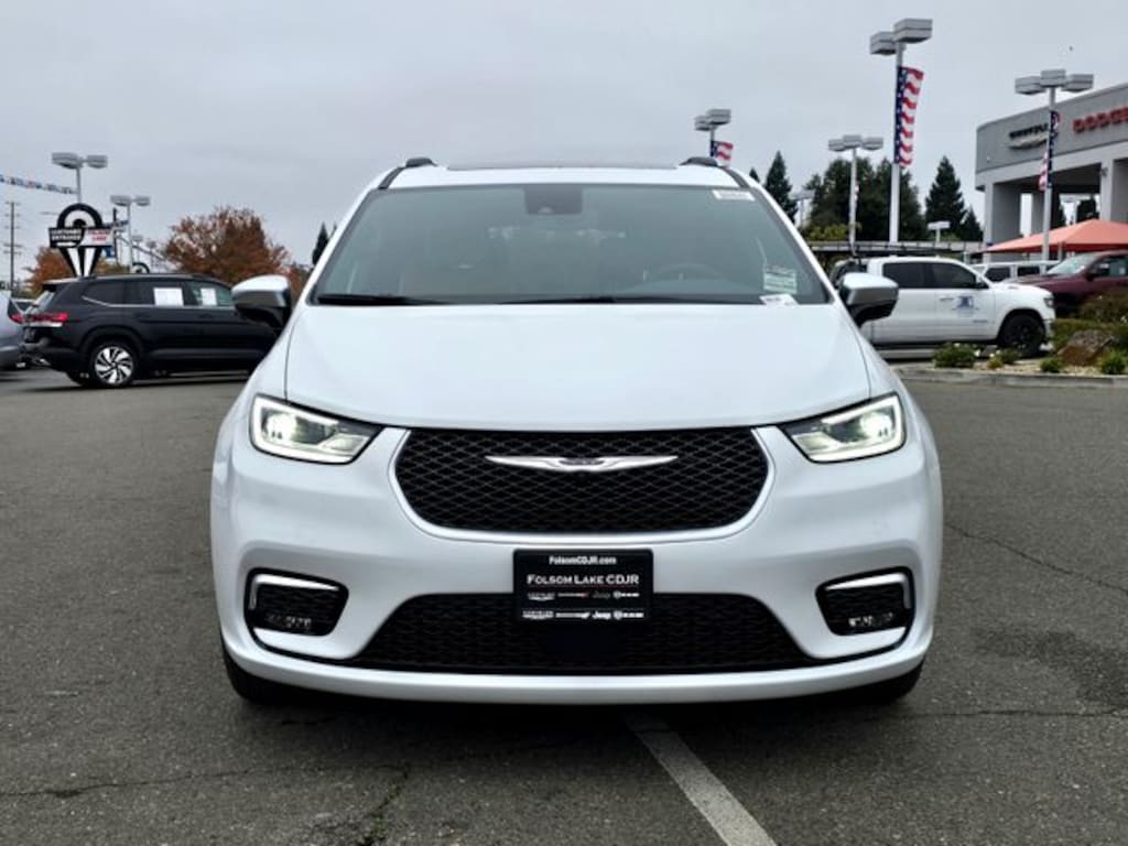 New 2026 Chrysler Pacifica PINNACLE Passenger Van