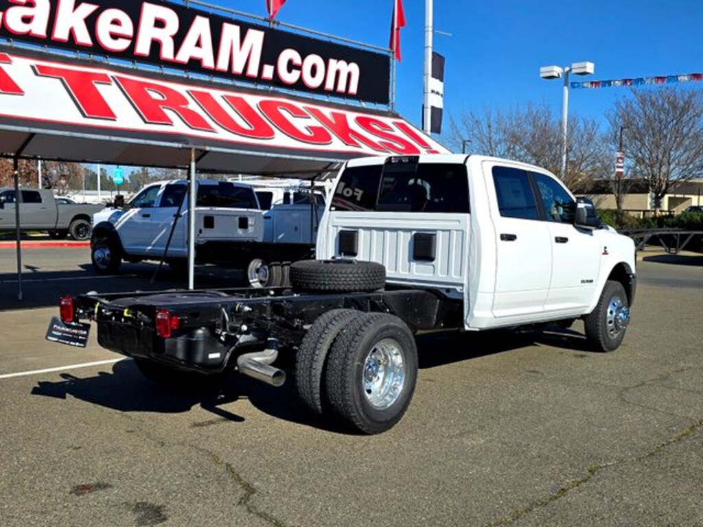 New 2026 Ram 3500 Chassis Cab BIG HORN CREW 4X4 60' CA Pickup