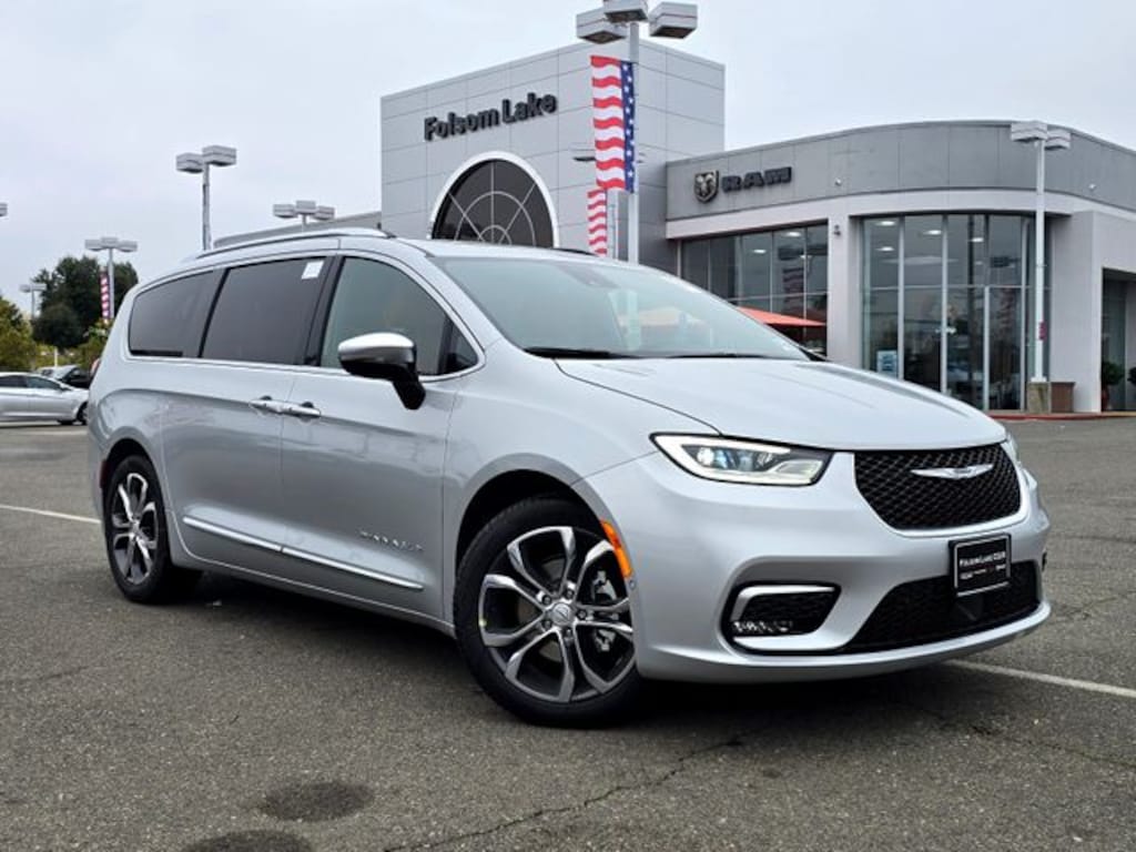 New 2026 Chrysler Pacifica PINNACLE Passenger Van