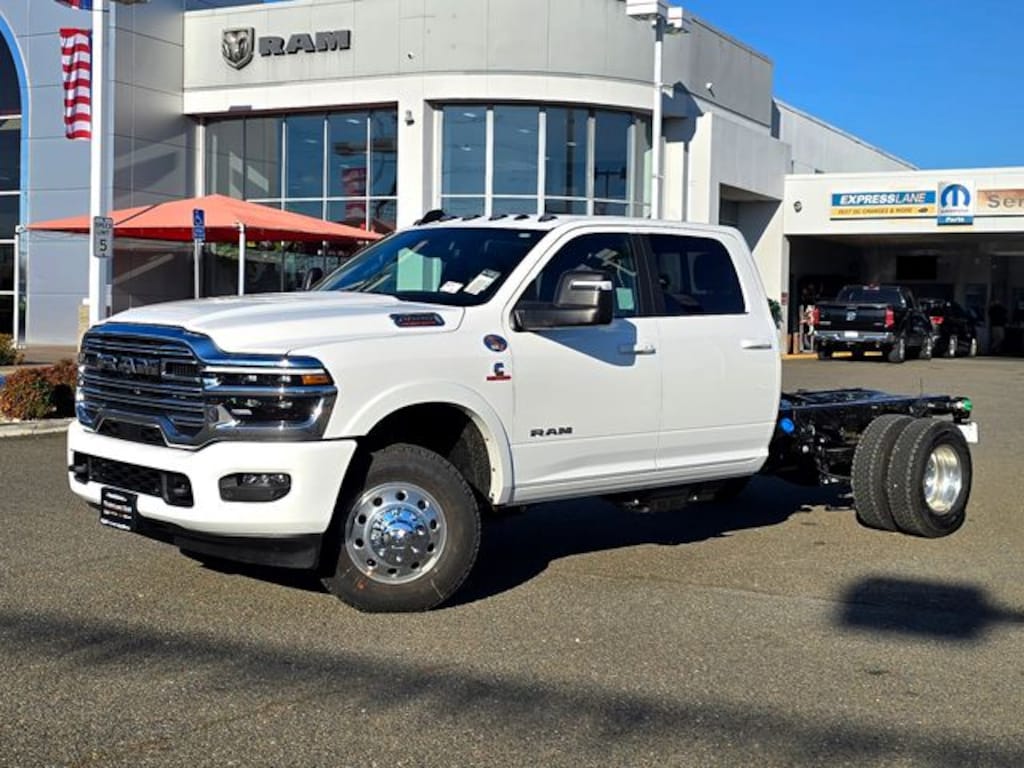 New 2026 Ram 3500 Chassis Cab BIG HORN CREW 4X4 60' CA Pickup