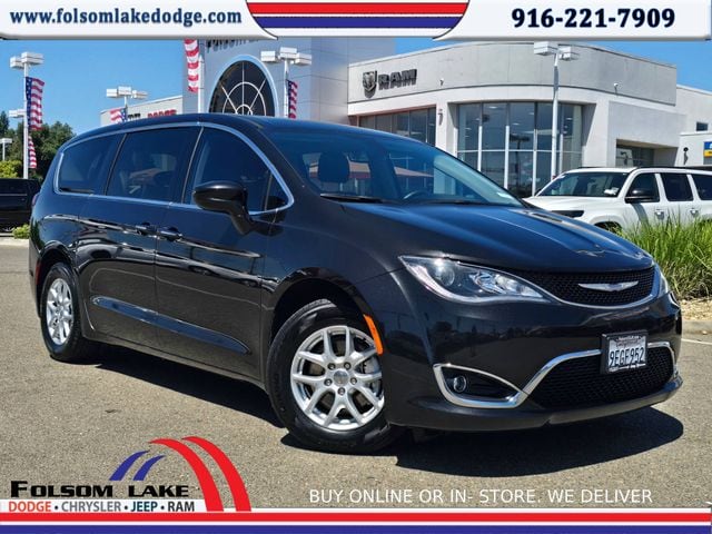 2020 Chrysler Pacifica Touring's photo