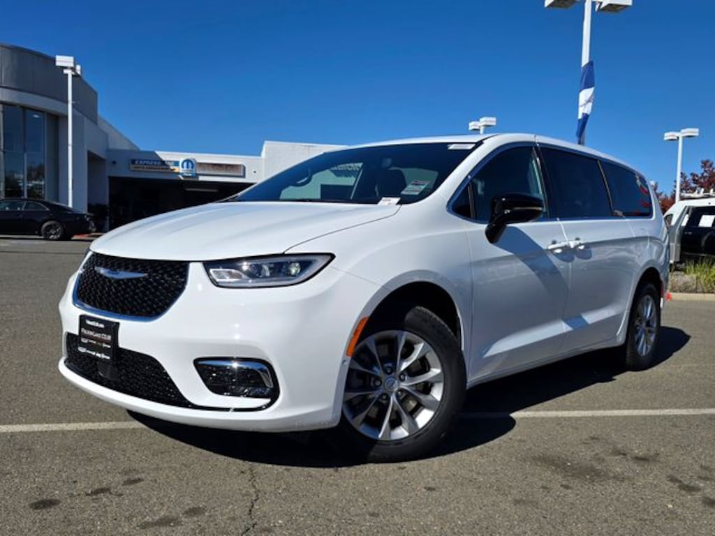 New 2026 Chrysler Pacifica SELECT AWD Passenger Van