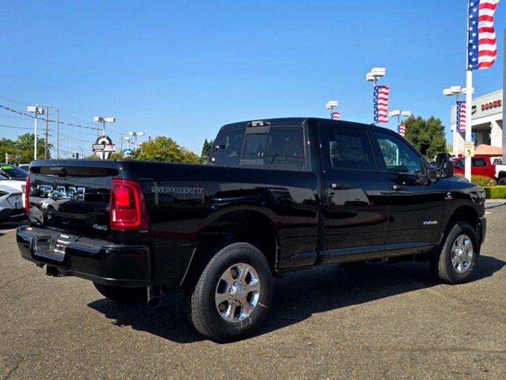 New 2026 Ram 2500 BIG HORN CREW CAB 4X4 6'4 BOX Pickup