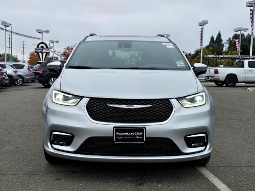 New 2026 Chrysler Pacifica PINNACLE Passenger Van