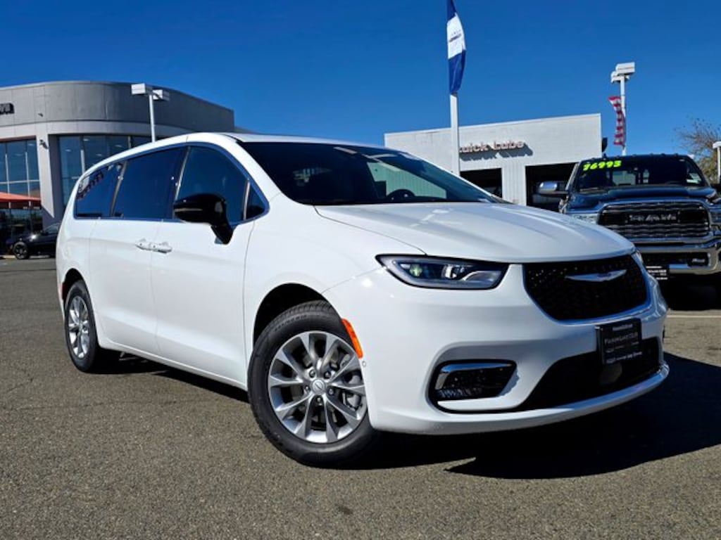 New 2026 Chrysler Pacifica SELECT AWD Passenger Van