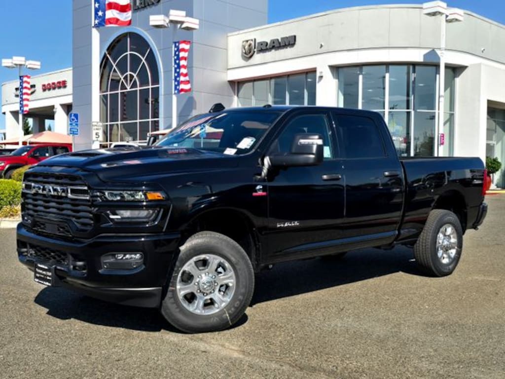 New 2026 Ram 2500 BIG HORN CREW CAB 4X4 6'4 BOX Pickup