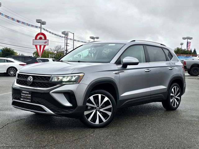 2024 Volkswagen Taos SE photo 3